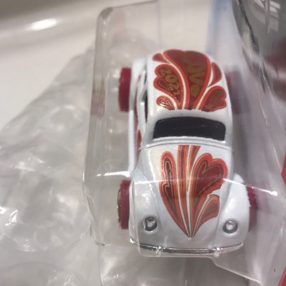 Hotwheels 1yr only 2021 holiday racers valentines 62 Volkswagenbug near mint - Picture 5 of 8